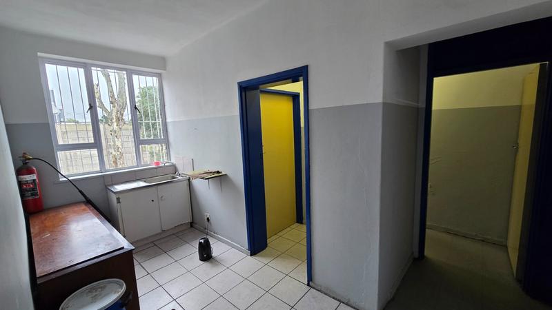 To Let commercial Property for Rent in Triangle Farm Western Cape